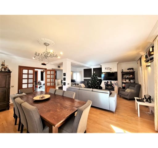 4 bedroom Villa for sale in Nueva Andalucia, Marbella with pool - € 799,000 (Ref: 10002020)