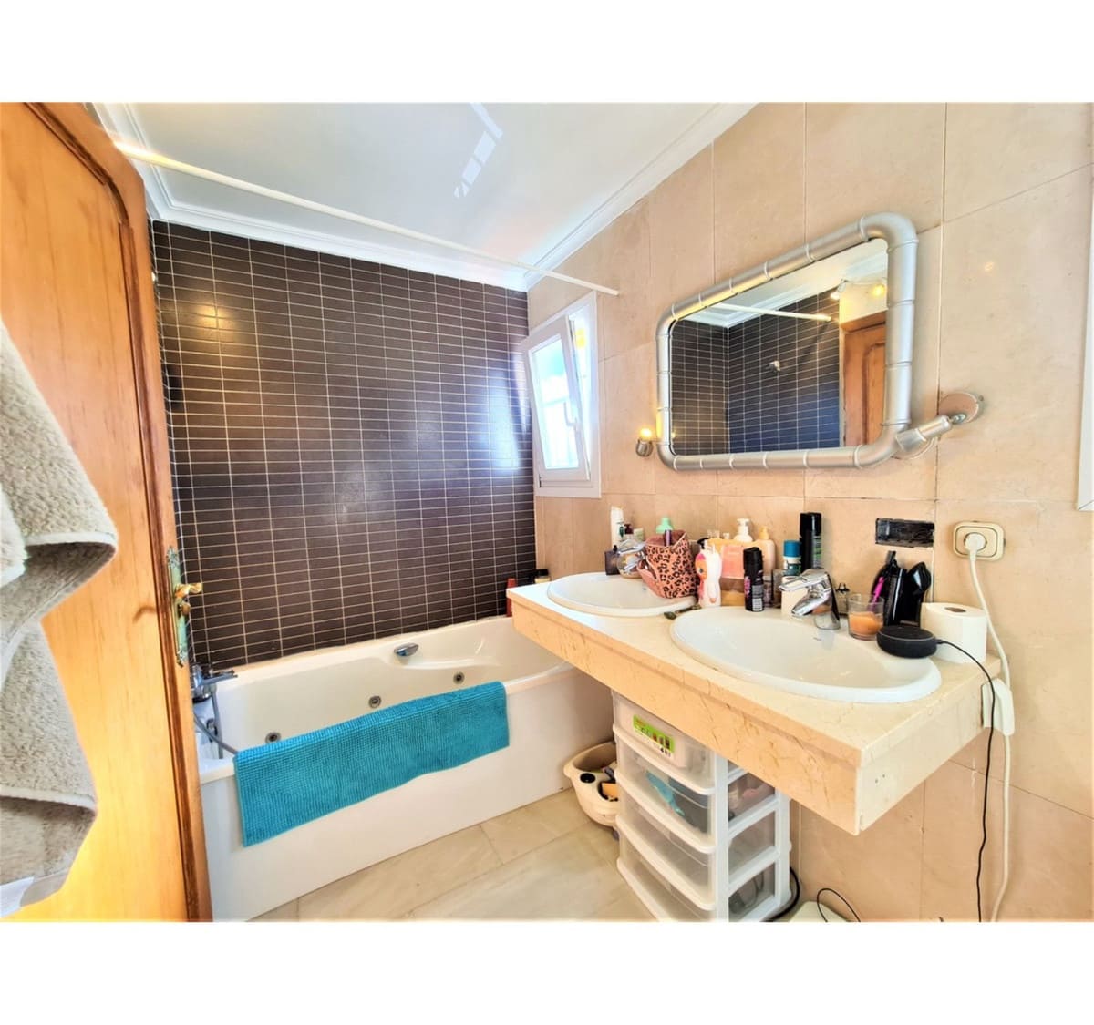 4 bedroom Villa for sale in Nueva Andalucia with pool - € 799,000 (Ref: 10002020)