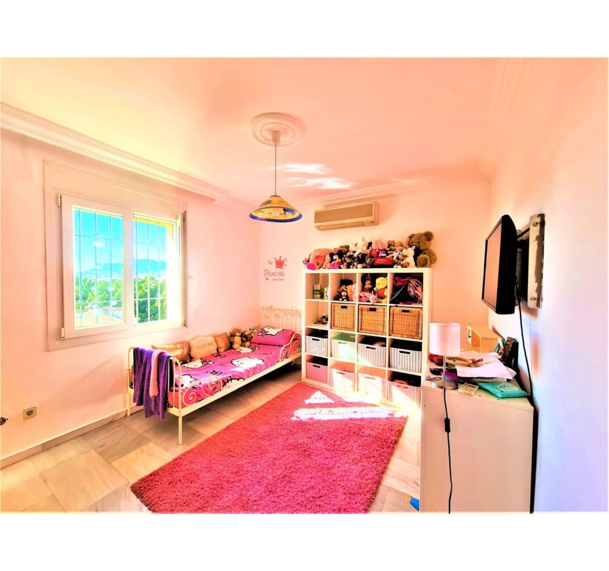 4 bedroom Villa for sale in Nueva Andalucia with pool - € 799,000 (Ref: 10002020)