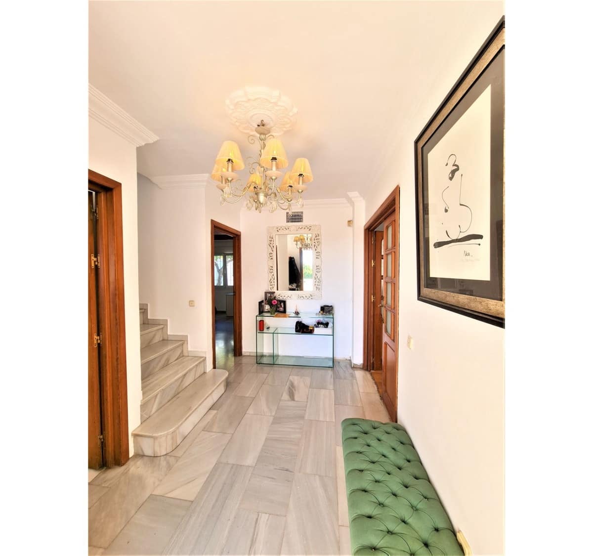 4 bedroom Villa for sale in Nueva Andalucia with pool - € 799,000 (Ref: 10002020)