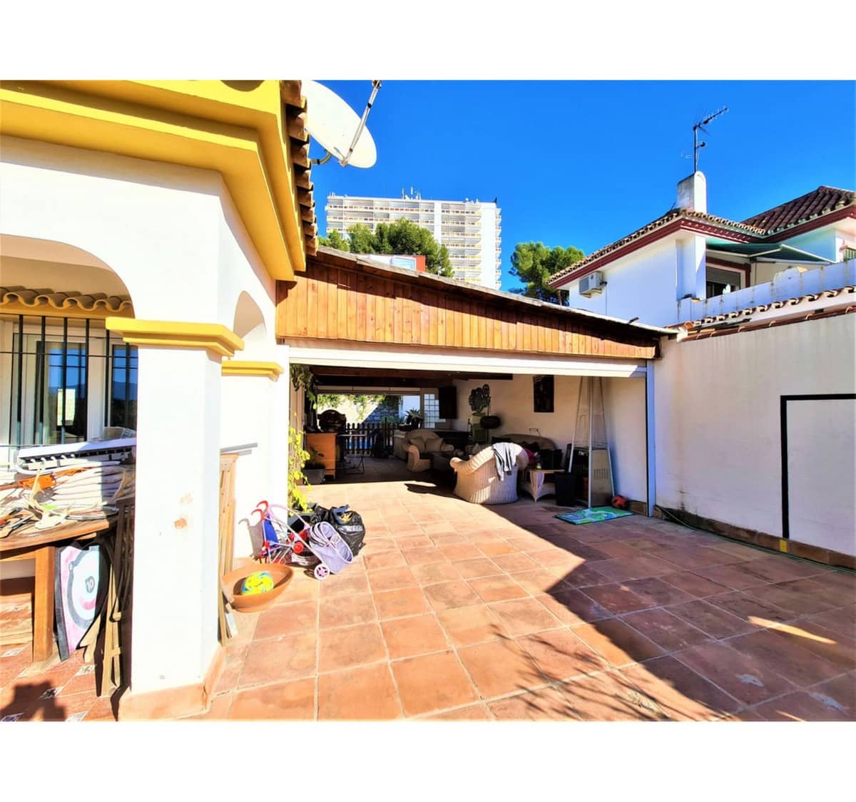4 bedroom Villa for sale in Nueva Andalucia with pool - € 799,000 (Ref: 10002020)