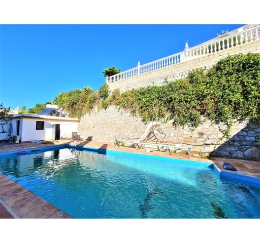 4 bedroom Villa for sale in Nueva Andalucia, Marbella with pool - € 799,000 (Ref: 10002020)