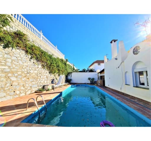 4 bedroom Villa for sale in Nueva Andalucia, Marbella with pool - € 799,000 (Ref: 10002020)