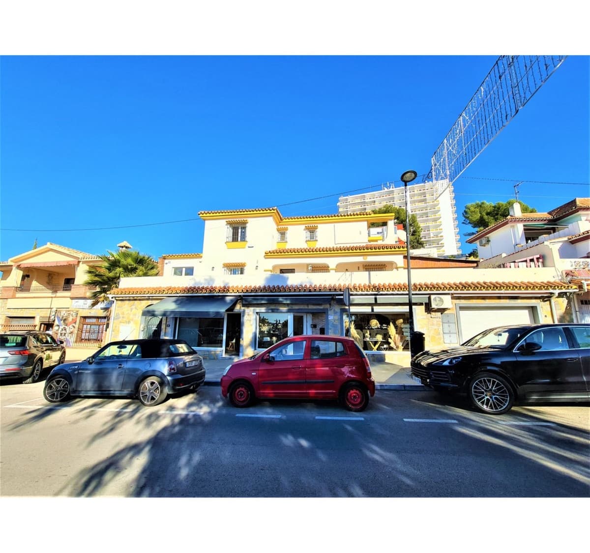 4 bedroom Villa for sale in Nueva Andalucia with pool - € 799,000 (Ref: 10002020)