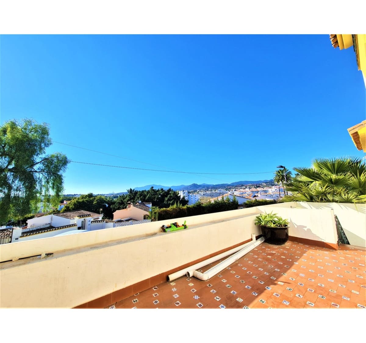 4 bedroom Villa for sale in Nueva Andalucia with pool - € 799,000 (Ref: 10002020)