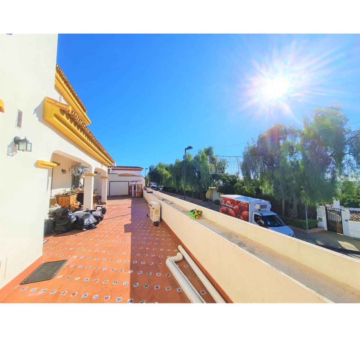 4 bedroom Villa for sale in Nueva Andalucia with pool - € 799,000 (Ref: 10002020)
