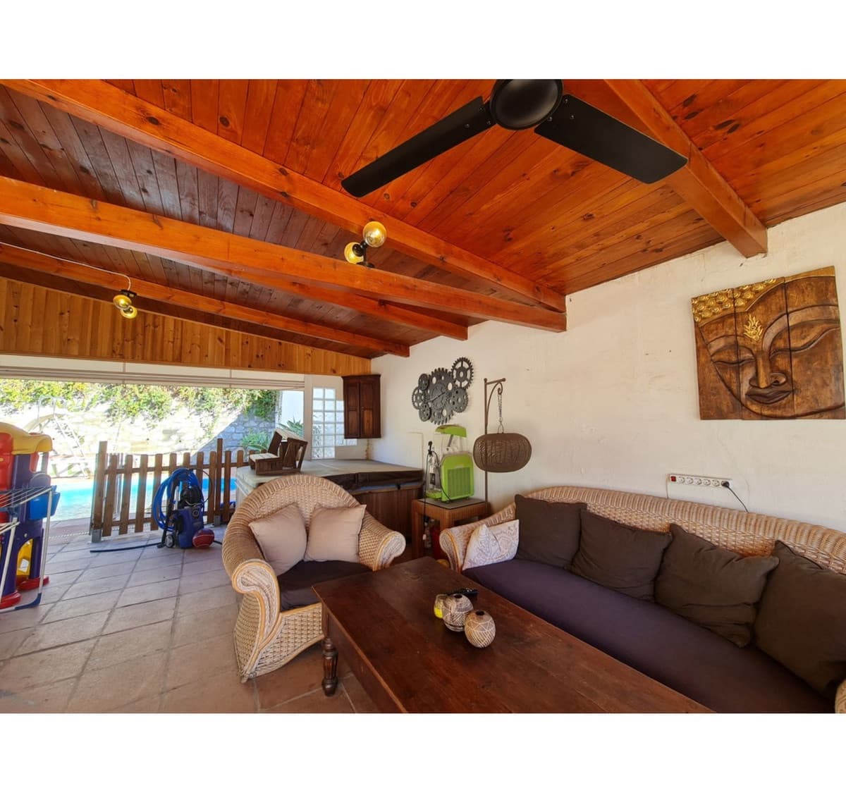 4 bedroom Villa for sale in Nueva Andalucia with pool - € 799,000 (Ref: 10002020)
