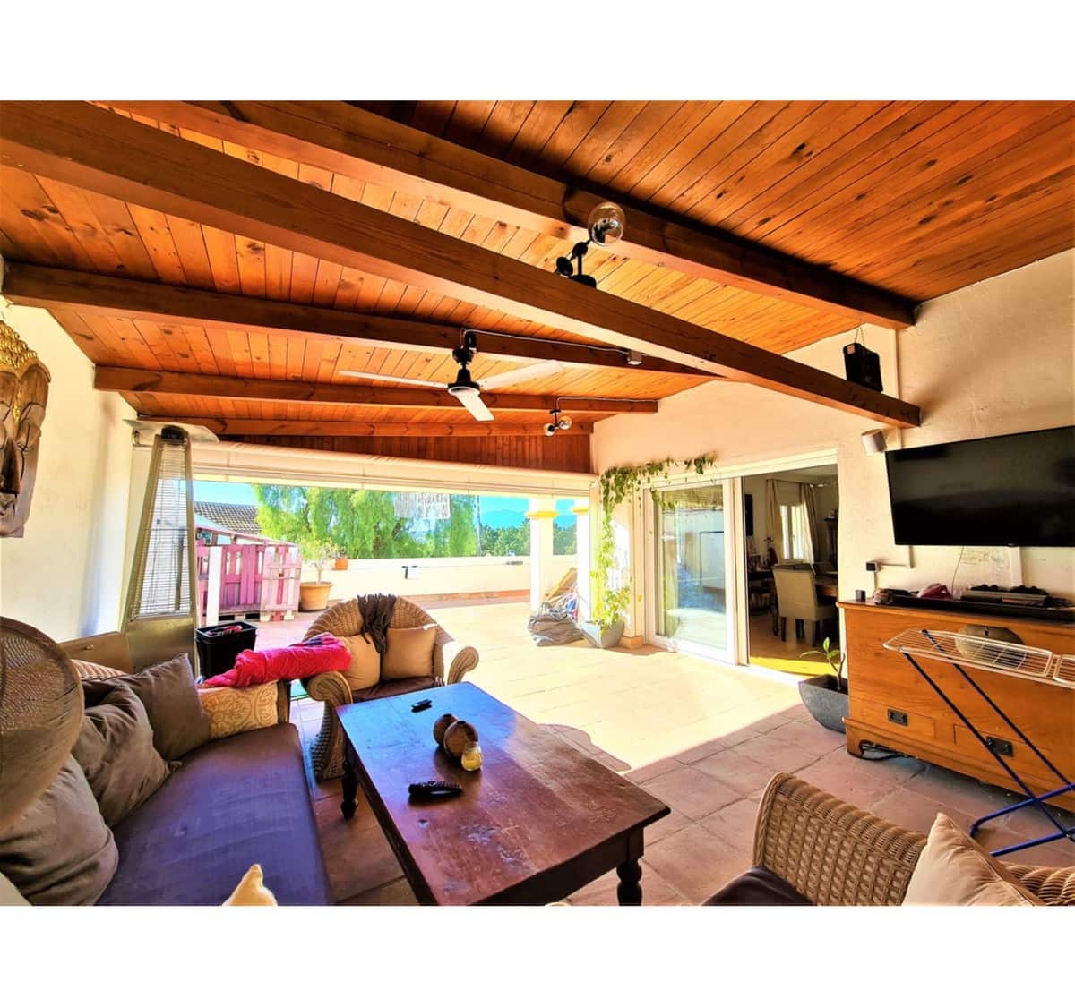 4 bedroom Villa for sale in Nueva Andalucia with pool - € 799,000 (Ref: 10002020)