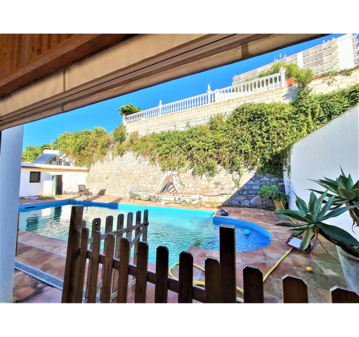 4 bedroom Villa for sale in Nueva Andalucia with pool - € 799,000 (Ref: 10002020)