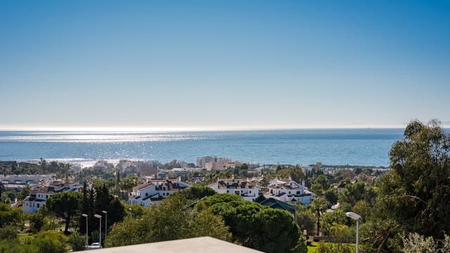 3 sypialnia Willa na sprzedaż w Marbella z basenem garażem - 1 950 000 € (Ref: 10002022)
