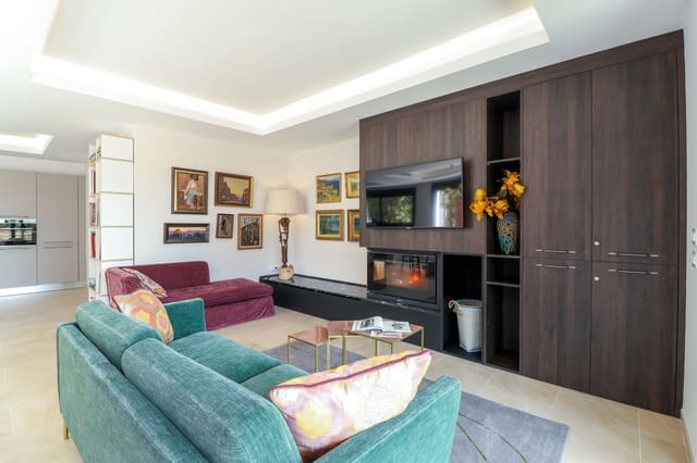 Chalet de 4 habitaciones en Mijas Costa, Mijas en venta con piscina garaje - 1.485.000 € (Ref: 10002023)