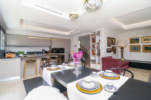 Chalet de 4 habitaciones en Mijas Costa, Mijas en venta con piscina garaje - 1.485.000 € (Ref: 10002023)