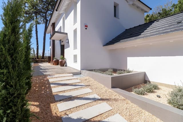 Chalet de 4 habitaciones en Mijas Costa, Mijas en venta con piscina garaje - 1.485.000 € (Ref: 10002023)