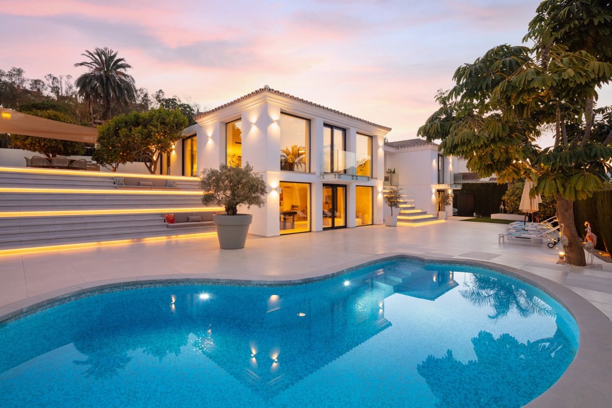 4 bedroom Villa for sale in Marbella with pool garage - € 3,995,000 (Ref: 10002024)