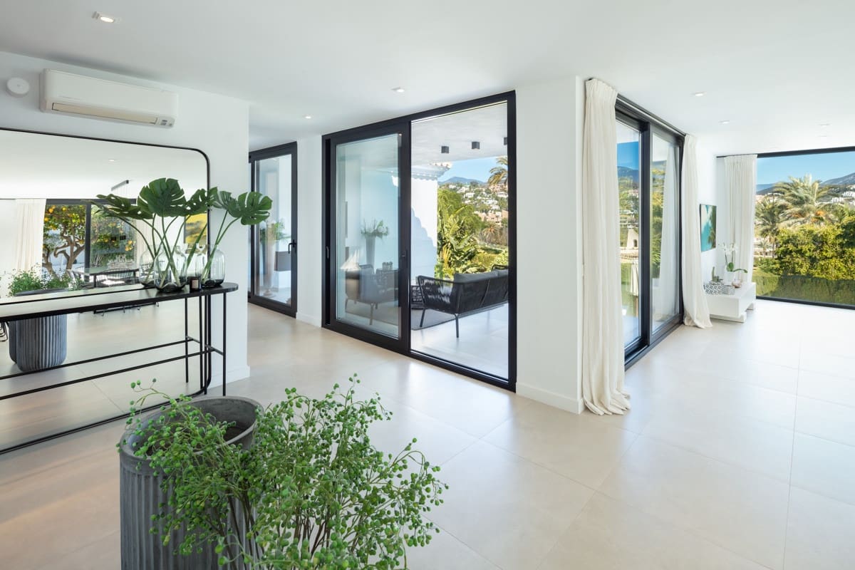 4 bedroom Villa for sale in Marbella with pool garage - € 3,995,000 (Ref: 10002024)
