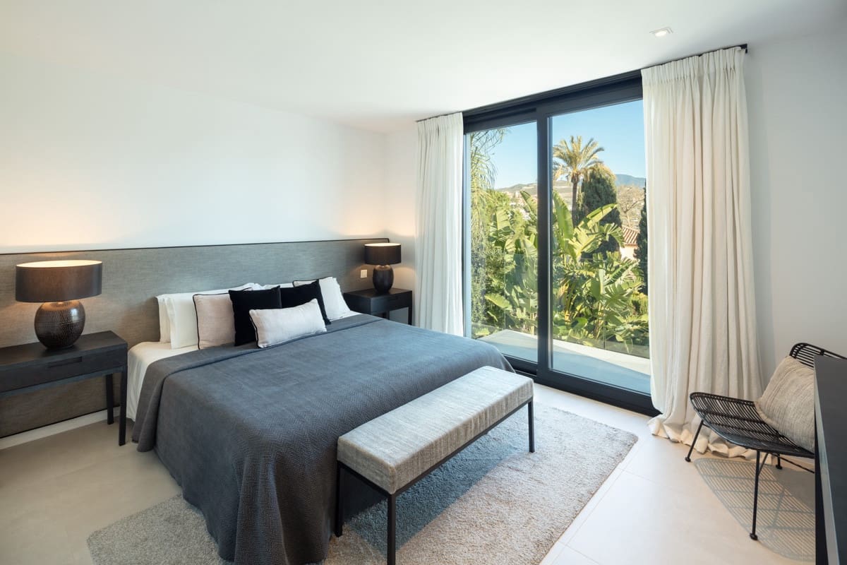 4 bedroom Villa for sale in Marbella with pool garage - € 3,995,000 (Ref: 10002024)