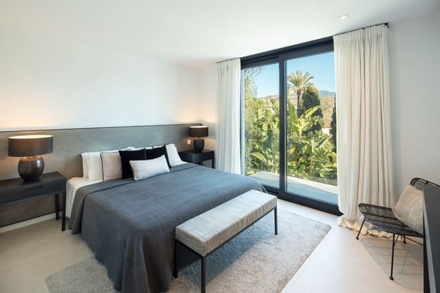 4 bedroom Villa for sale in Marbella with pool garage - € 3,995,000 (Ref: 10002024)