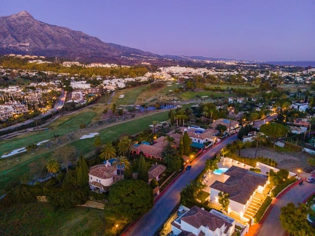 4 bedroom Villa for sale in Marbella with pool garage - € 3,995,000 (Ref: 10002024)