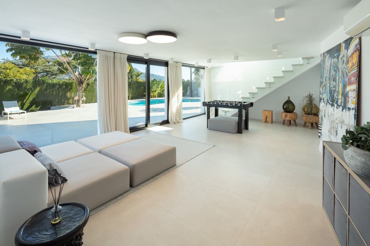 4 bedroom Villa for sale in Marbella with pool garage - € 3,995,000 (Ref: 10002024)
