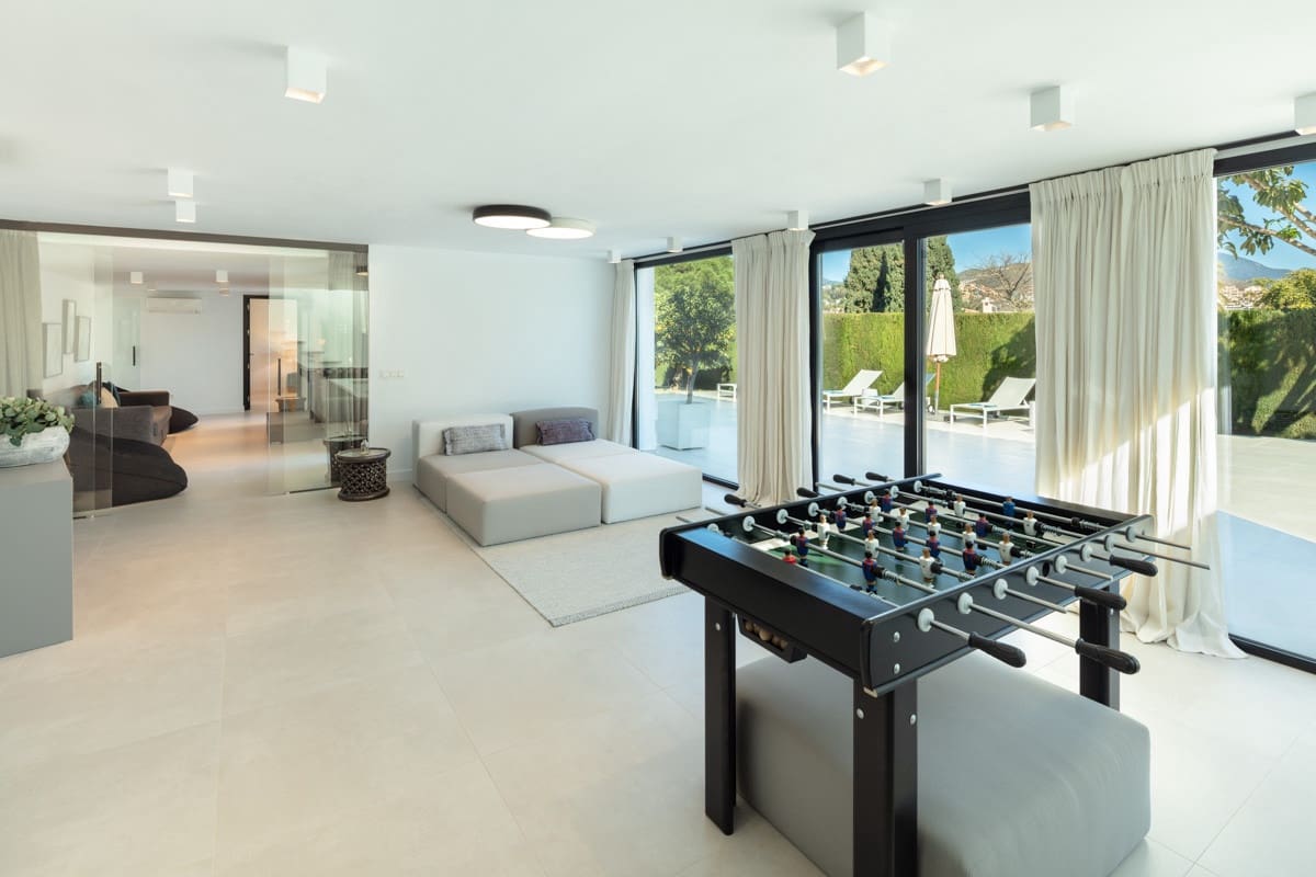 4 bedroom Villa for sale in Marbella with pool garage - € 3,995,000 (Ref: 10002024)