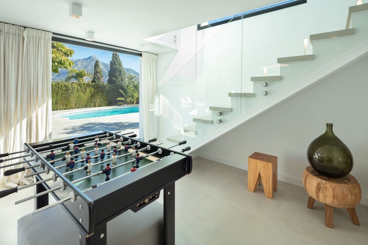 4 bedroom Villa for sale in Marbella with pool garage - € 3,995,000 (Ref: 10002024)