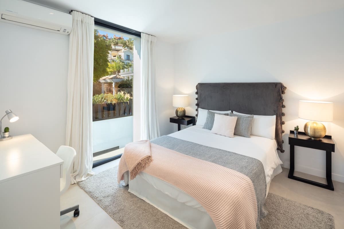 4 bedroom Villa for sale in Marbella with pool garage - € 3,995,000 (Ref: 10002024)