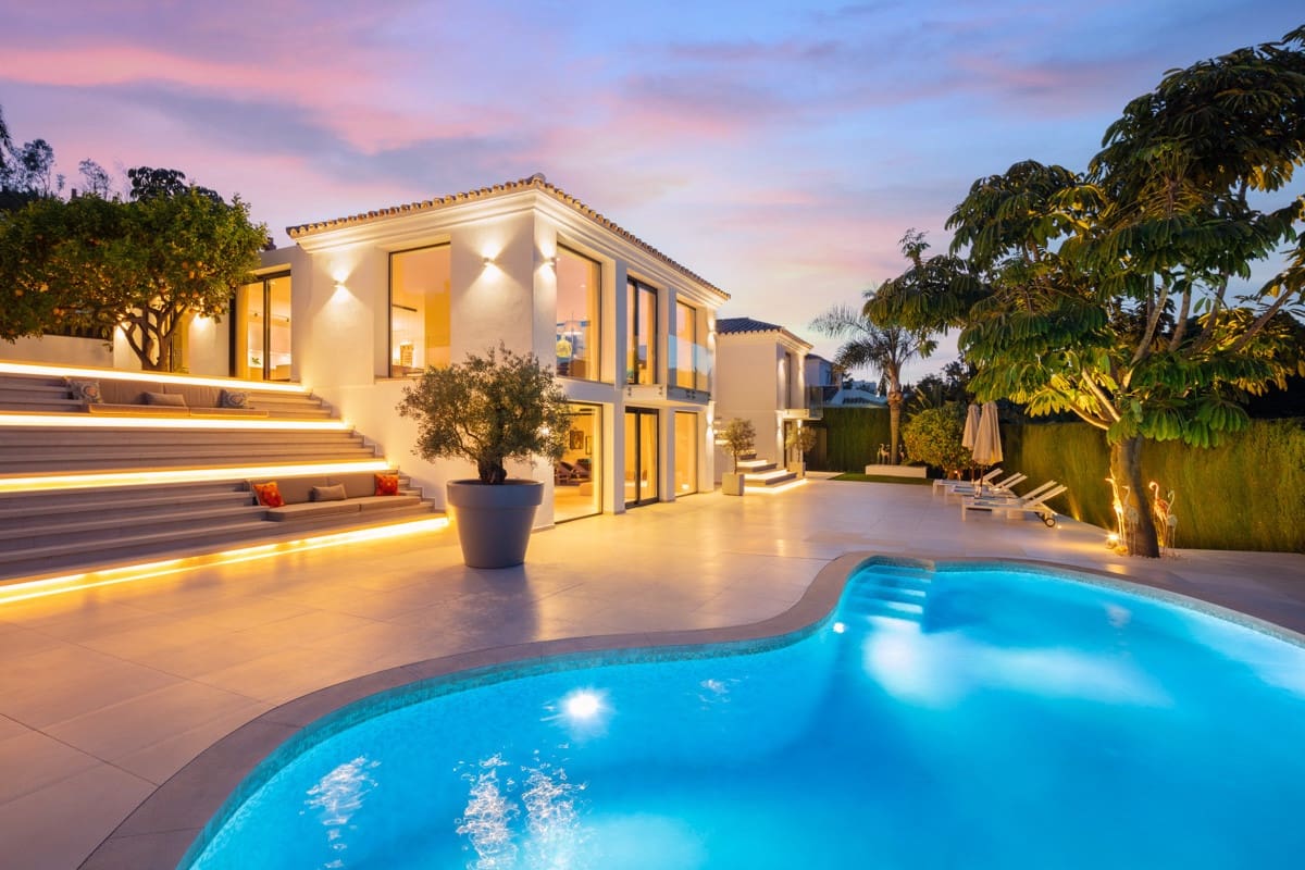 4 bedroom Villa for sale in Marbella with pool garage - € 3,995,000 (Ref: 10002024)