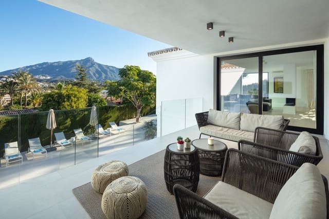 4 bedroom Villa for sale in Marbella with pool garage - € 3,995,000 (Ref: 10002024)