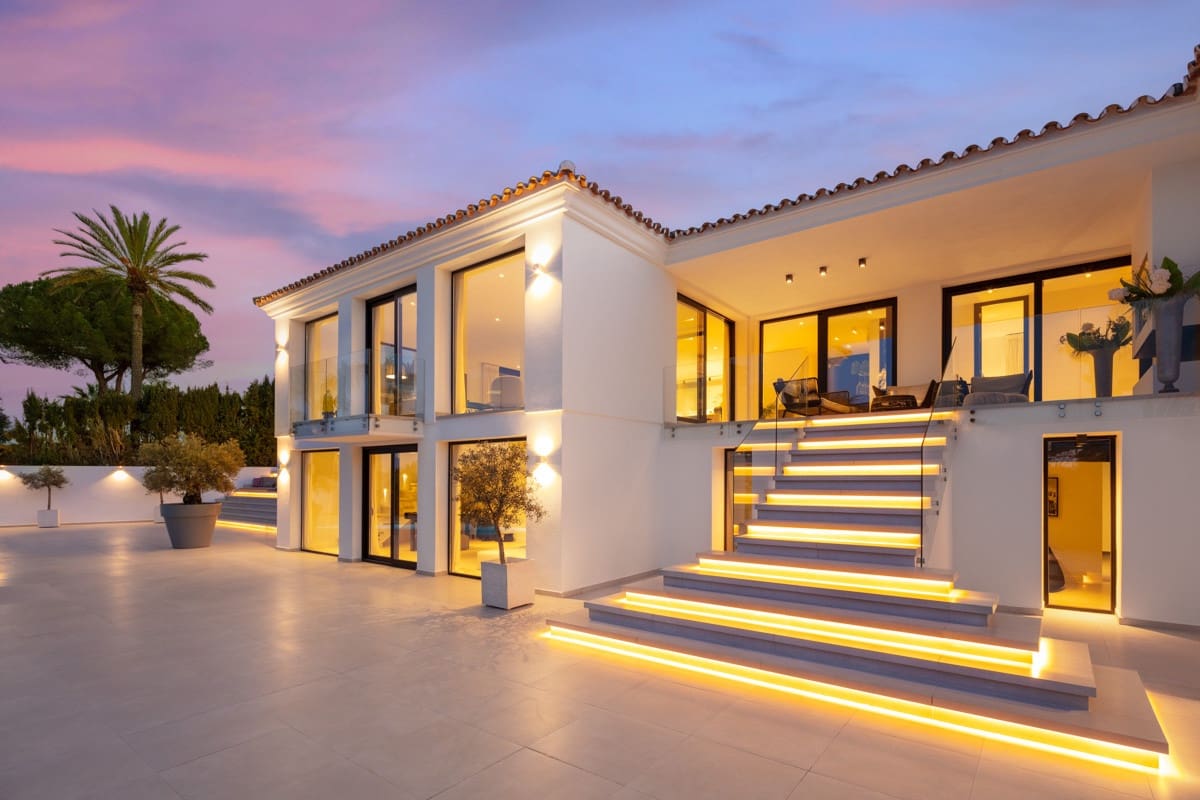 4 bedroom Villa for sale in Marbella with pool garage - € 3,995,000 (Ref: 10002024)