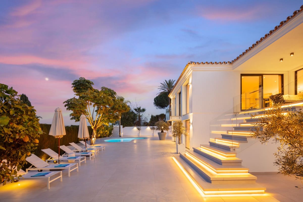 4 bedroom Villa for sale in Marbella with pool garage - € 3,995,000 (Ref: 10002024)