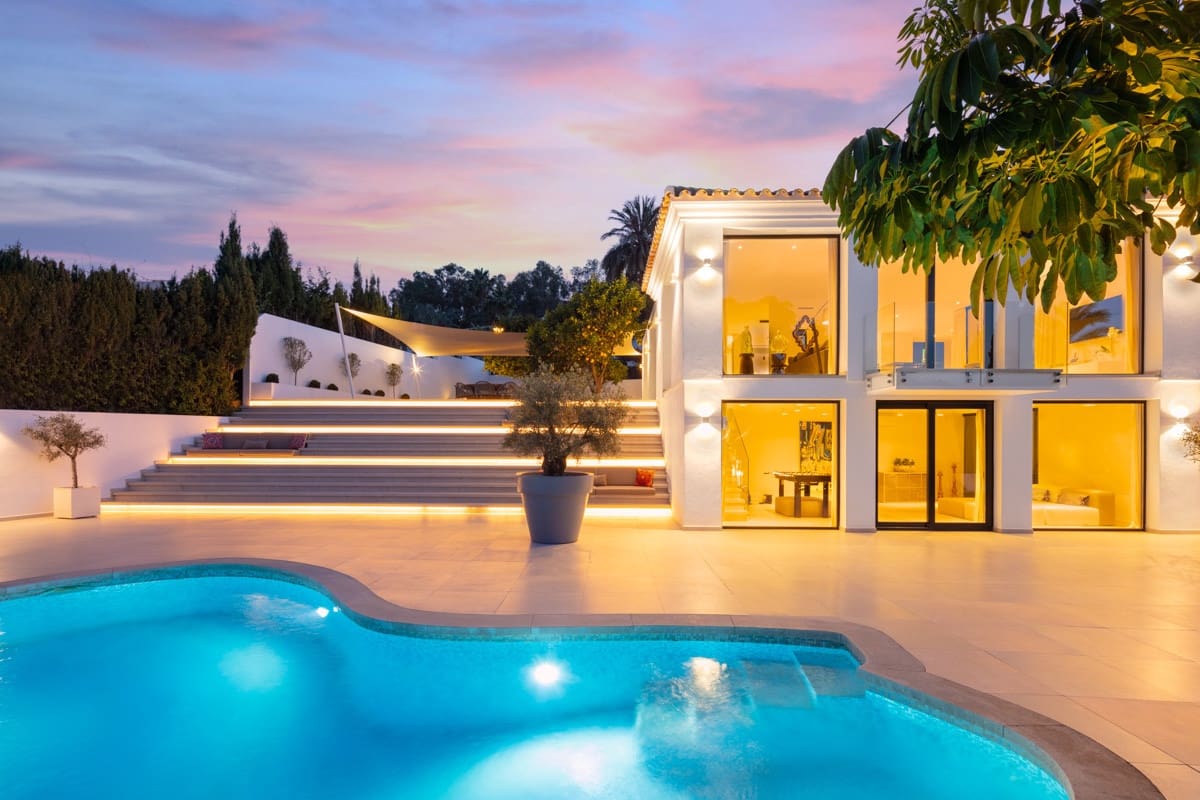 4 bedroom Villa for sale in Marbella with pool garage - € 3,995,000 (Ref: 10002024)