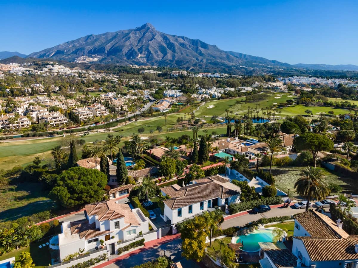 4 bedroom Villa for sale in Marbella with pool garage - € 3,995,000 (Ref: 10002024)