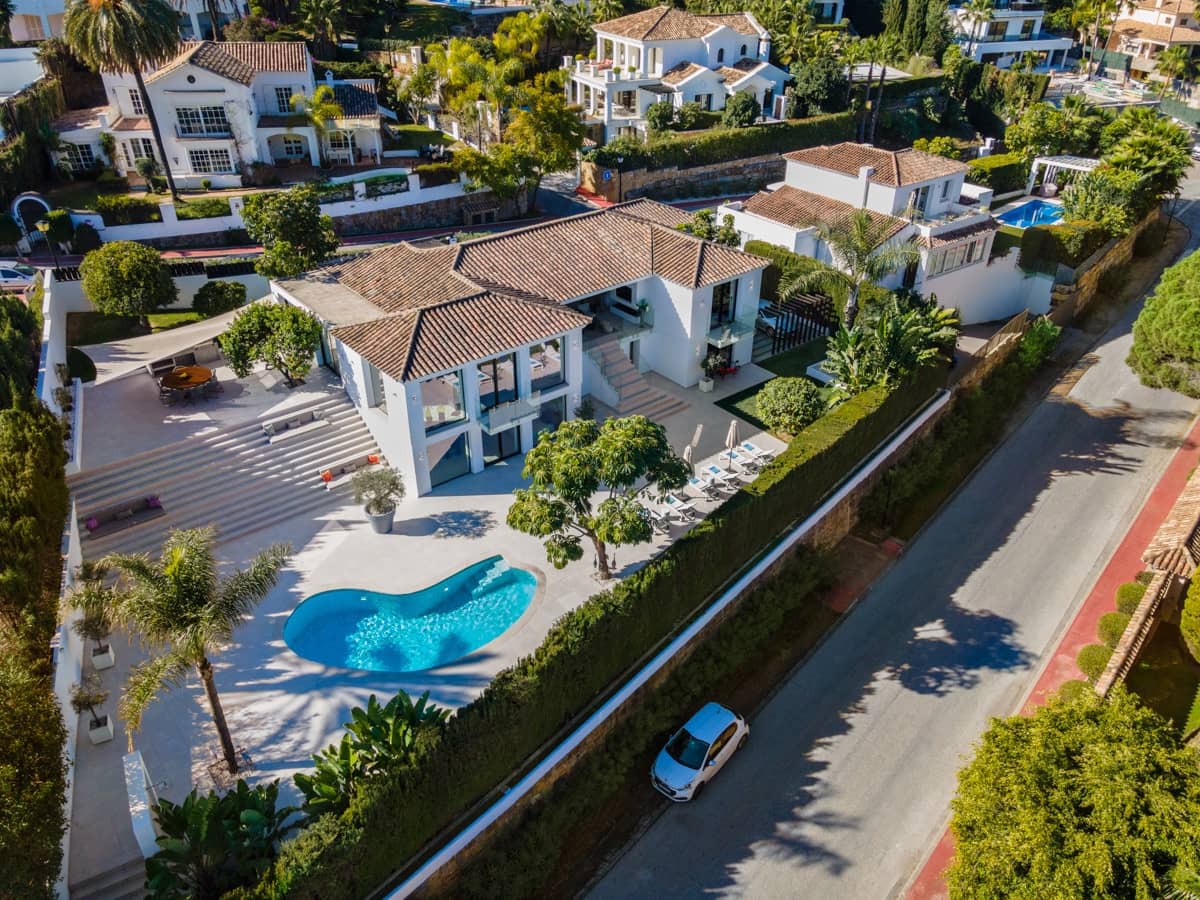 4 bedroom Villa for sale in Marbella with pool garage - € 3,995,000 (Ref: 10002024)