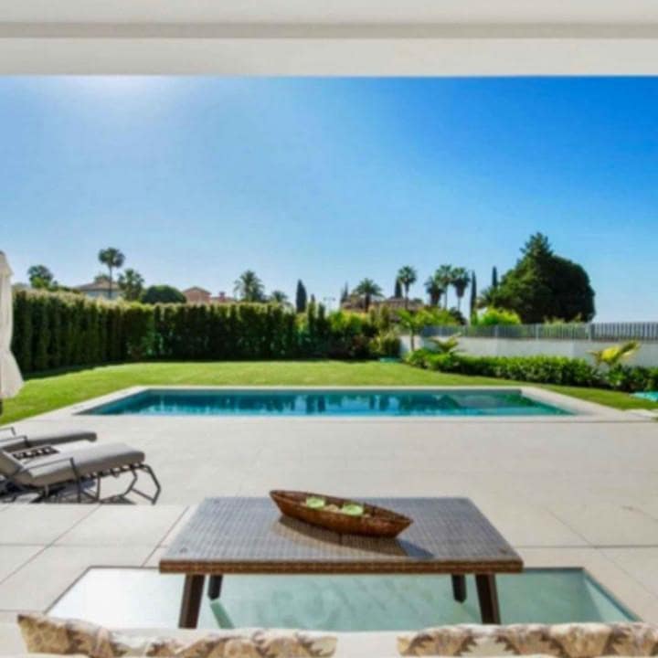 6 sypialnia Willa na sprzedaż w Marbella z basenem garażem - 2 950 000 € (Ref: 10002026)
