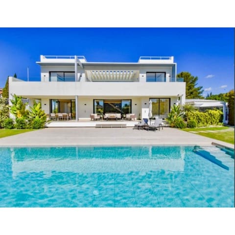 6 sypialnia Willa na sprzedaż w Marbella z basenem garażem - 2 950 000 € (Ref: 10002026)