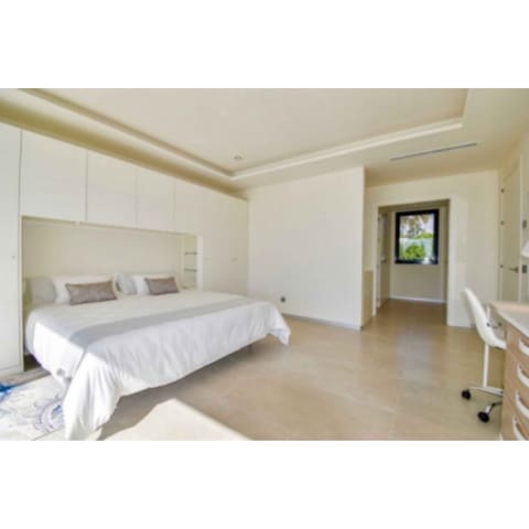 6 sypialnia Willa na sprzedaż w Marbella z basenem garażem - 2 950 000 € (Ref: 10002026)
