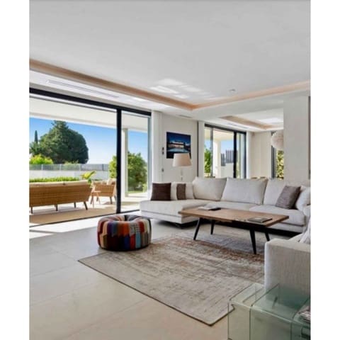 6 sypialnia Willa na sprzedaż w Marbella z basenem garażem - 2 950 000 € (Ref: 10002026)
