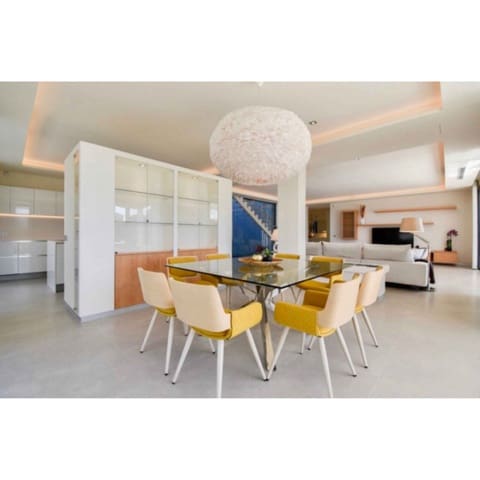 6 sypialnia Willa na sprzedaż w Marbella z basenem garażem - 2 950 000 € (Ref: 10002026)