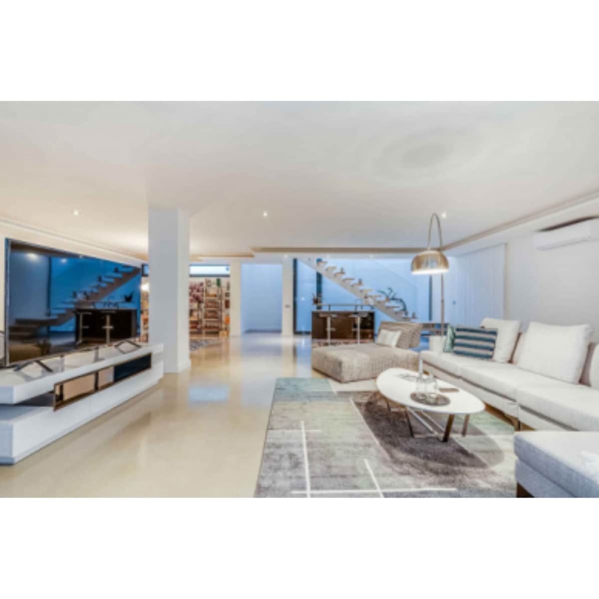 6 sypialnia Willa na sprzedaż w Marbella z basenem garażem - 2 950 000 € (Ref: 10002026)