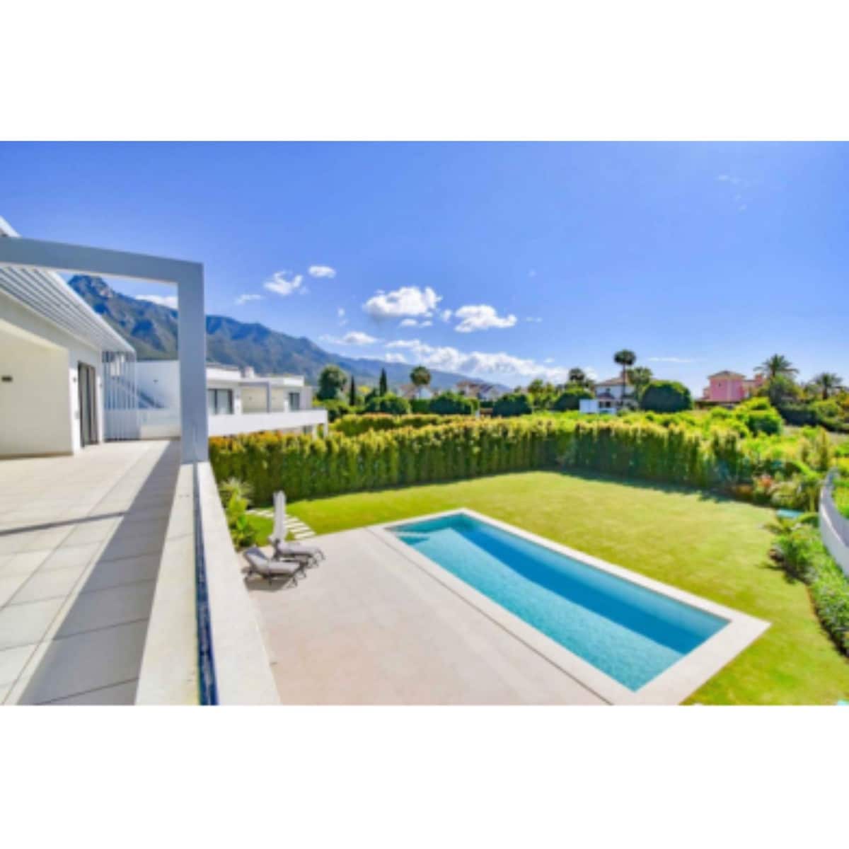 6 sypialnia Willa na sprzedaż w Marbella z basenem garażem - 2 950 000 € (Ref: 10002026)
