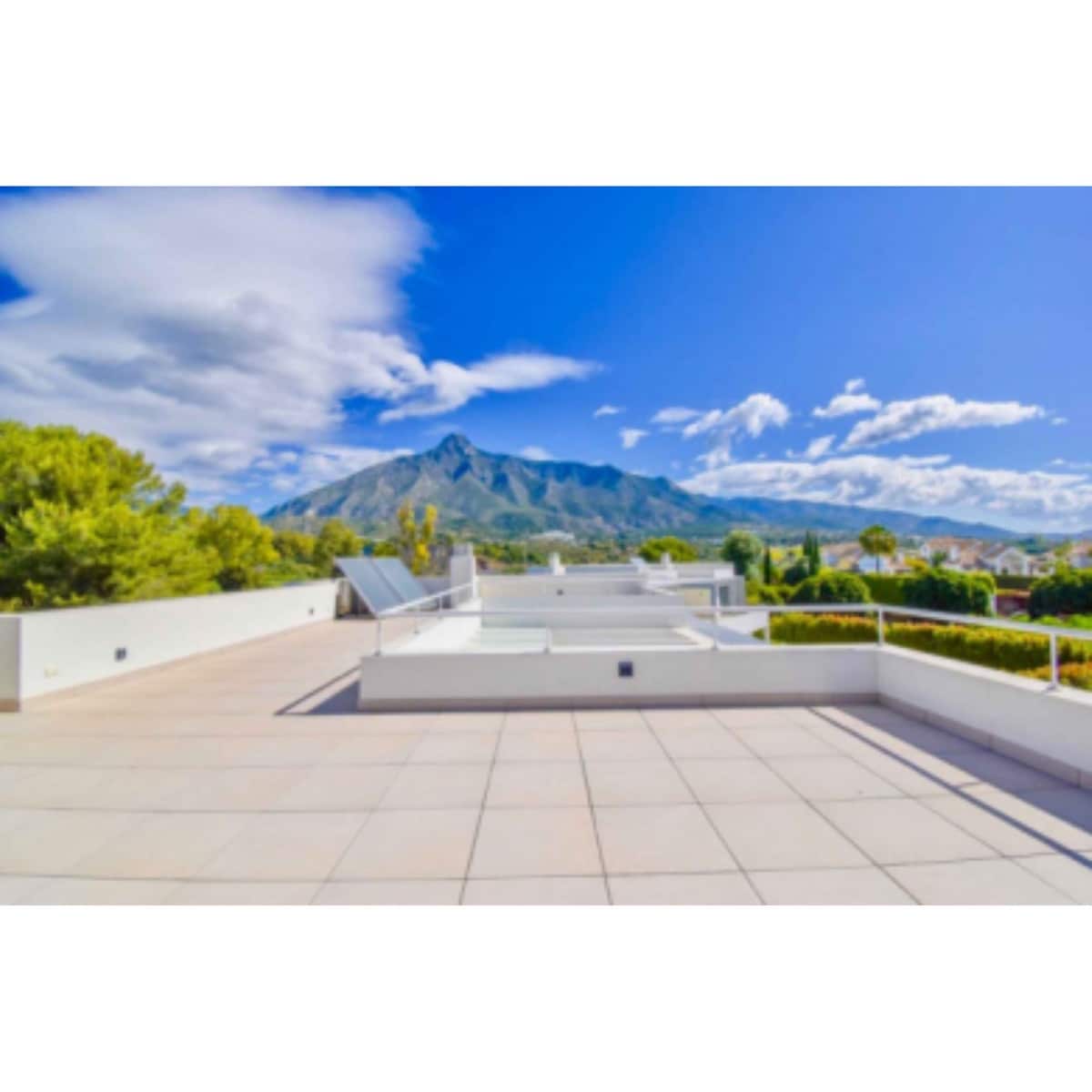 6 sypialnia Willa na sprzedaż w Marbella z basenem garażem - 2 950 000 € (Ref: 10002026)