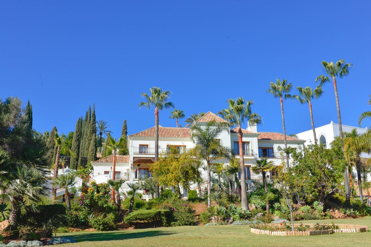 16 quarto Moradia para venda em El Paraiso com piscina garagem - 9 494 000 € (Ref: 10002027)