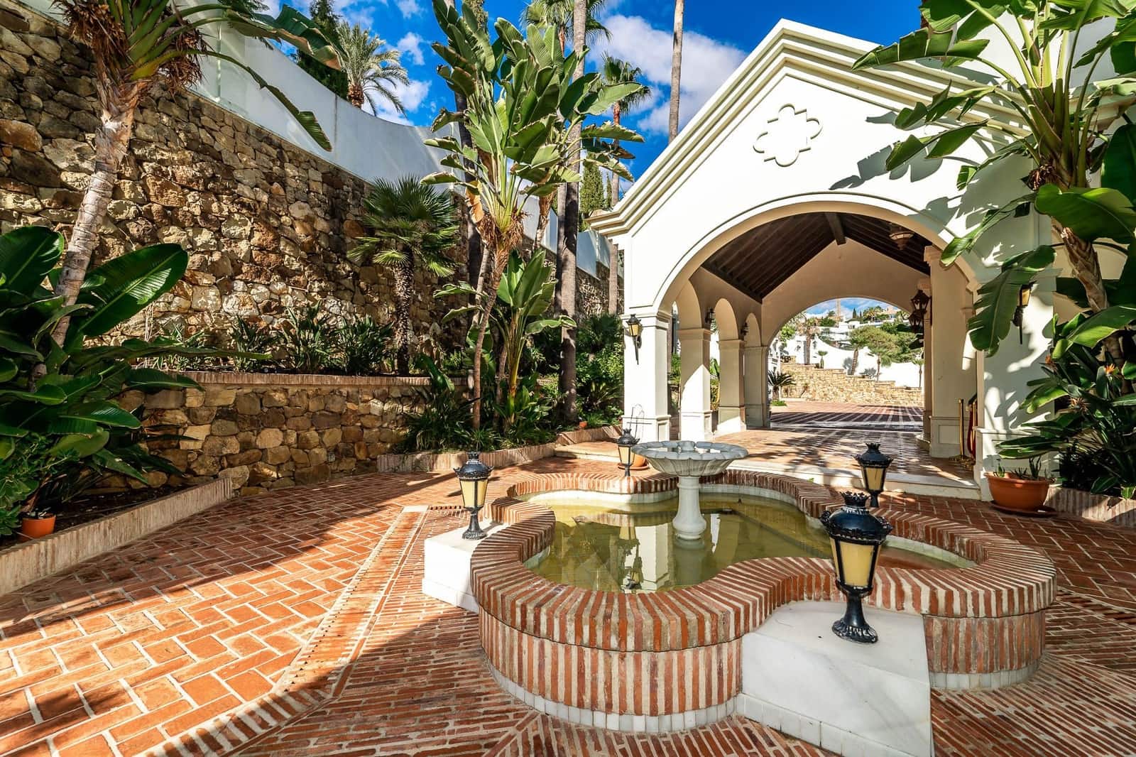 16 quarto Moradia para venda em El Paraiso com piscina garagem - 9 494 000 € (Ref: 10002027)