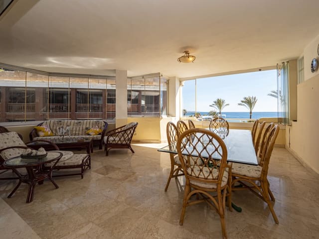 Apartamento de 2 habitaciones en Puerto Banus, Marbella en venta con piscina garaje - 1.575.000 € (Ref: 10002028)