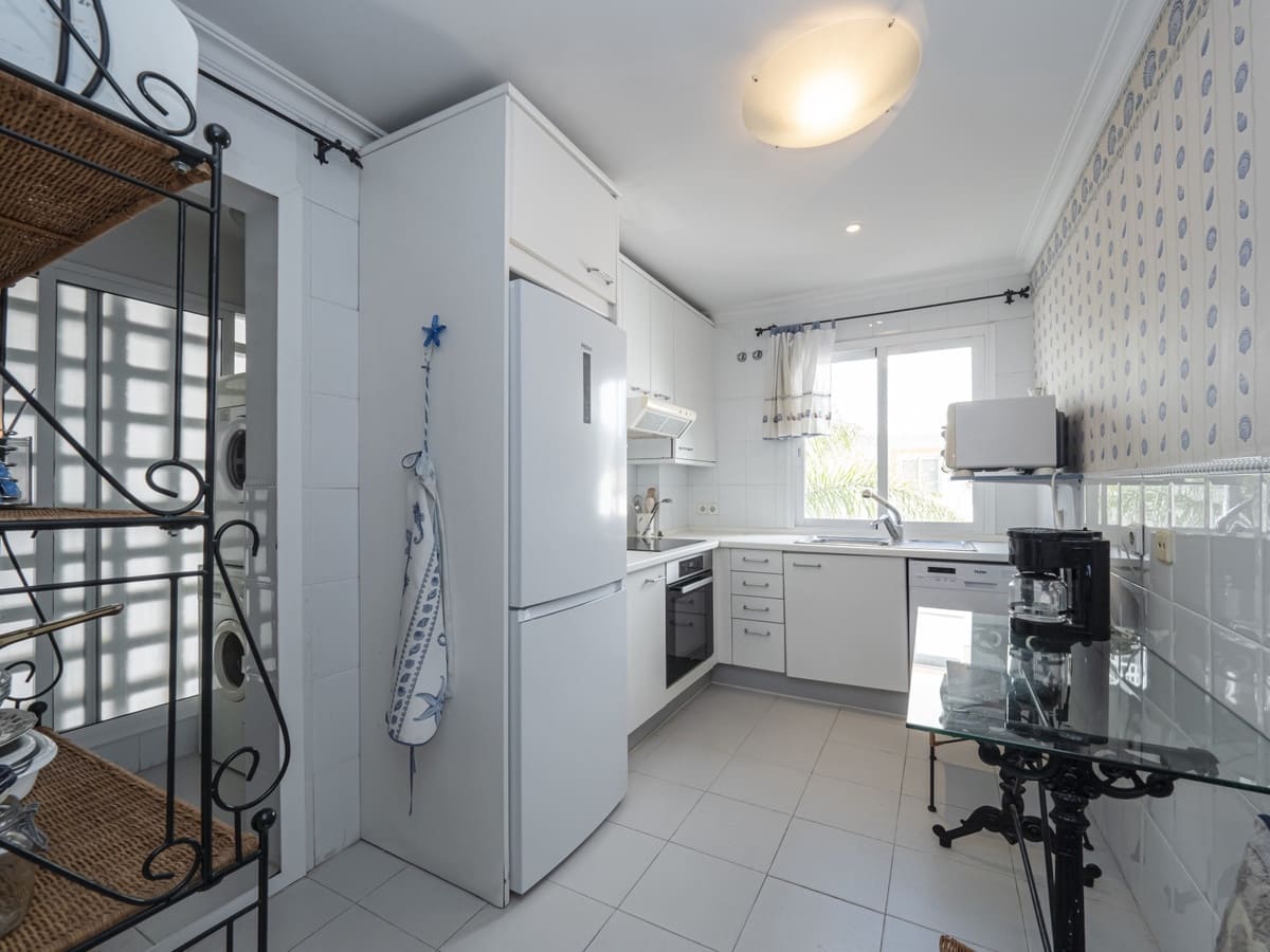 2 sypialnia Apartament na sprzedaż w Puerto Banus z basenem garażem - 1 575 000 € (Ref: 10002028)