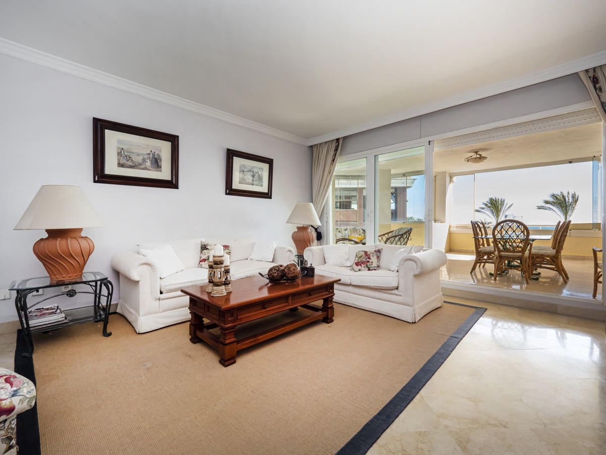 2 sypialnia Apartament na sprzedaż w Puerto Banus z basenem garażem - 1 575 000 € (Ref: 10002028)