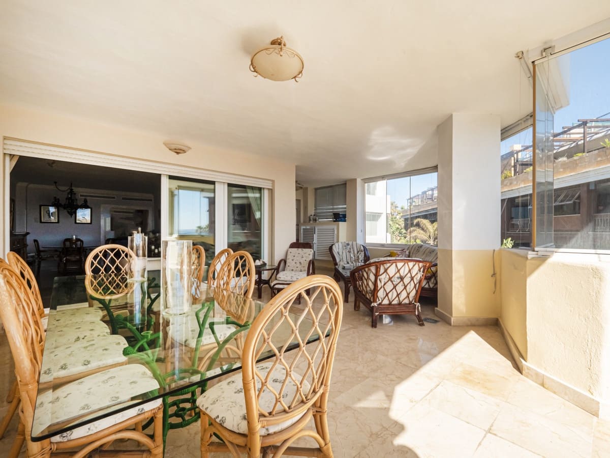 2 sypialnia Apartament na sprzedaż w Puerto Banus z basenem garażem - 1 575 000 € (Ref: 10002028)