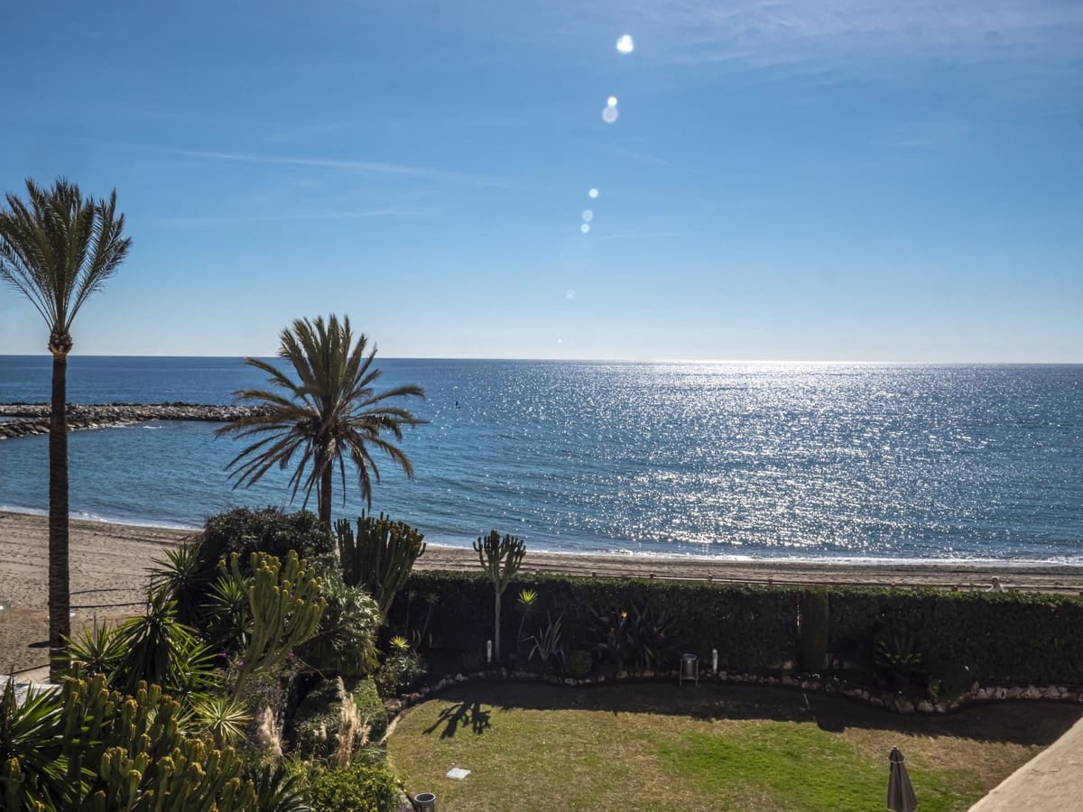 2 sypialnia Apartament na sprzedaż w Puerto Banus z basenem garażem - 1 575 000 € (Ref: 10002028)