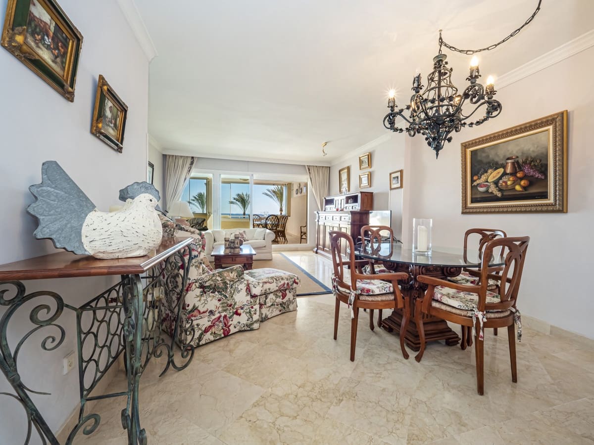 2 sypialnia Apartament na sprzedaż w Puerto Banus z basenem garażem - 1 575 000 € (Ref: 10002028)