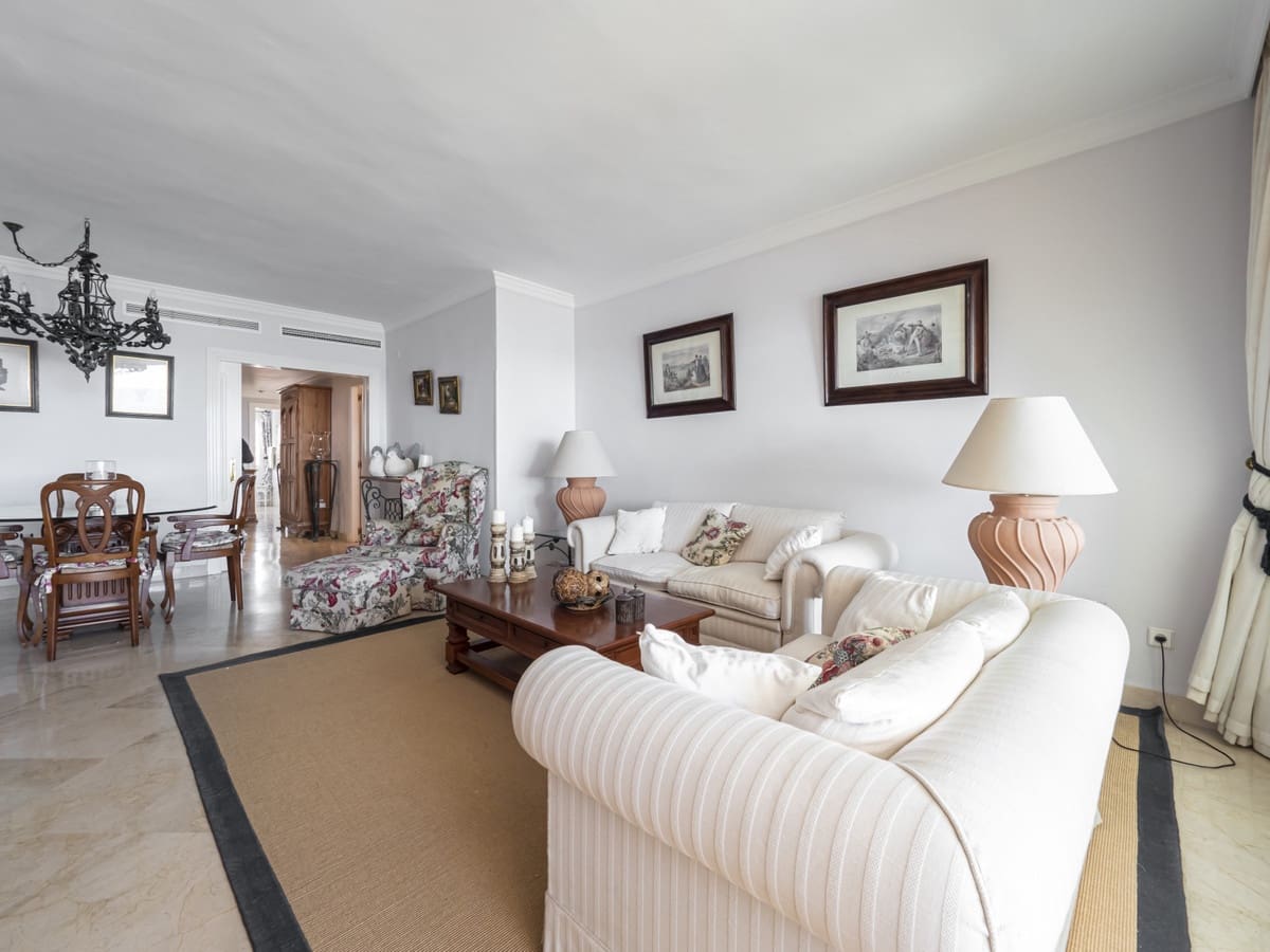 2 sypialnia Apartament na sprzedaż w Puerto Banus z basenem garażem - 1 575 000 € (Ref: 10002028)